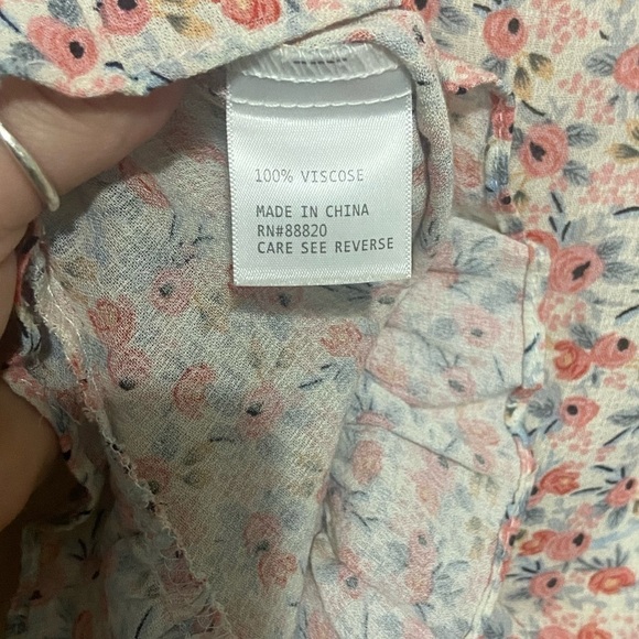 Cynthia Rowley women's S 100% viscose rose print ruffle sleeve & hem top EUC - Picture 7 of 7